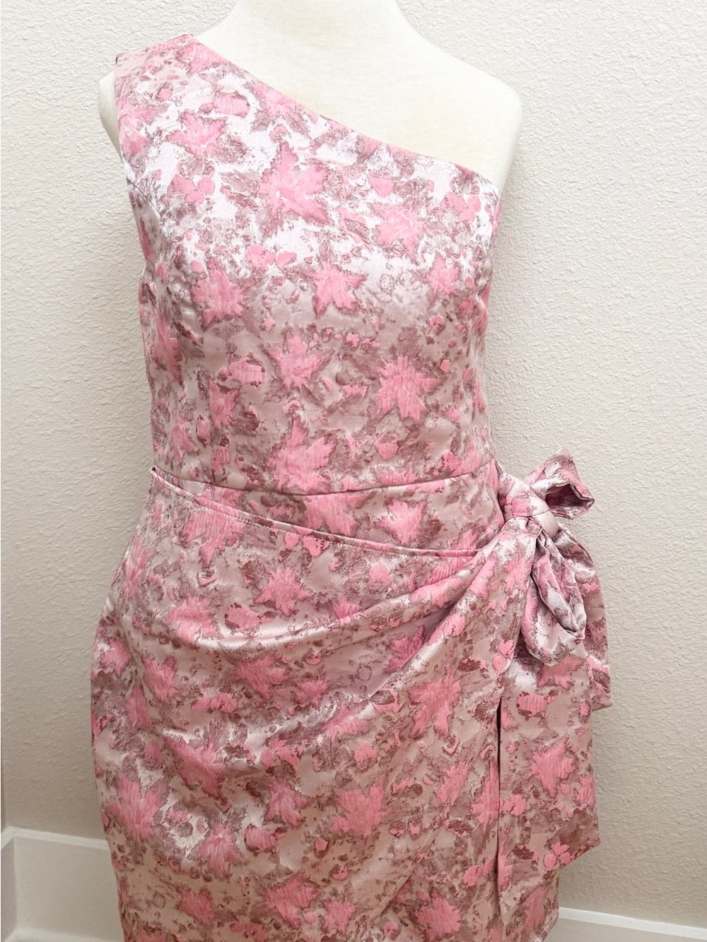 Lalavon One-Shoulder Pink Floral Jacquard Dress with Side Tie Bow Detail NWT